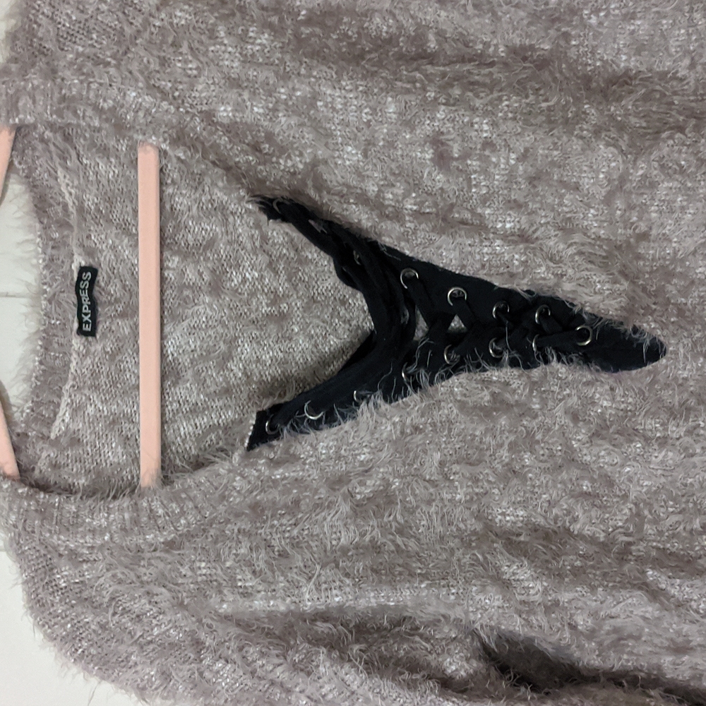 Express Sweater - Picture 2 of 3